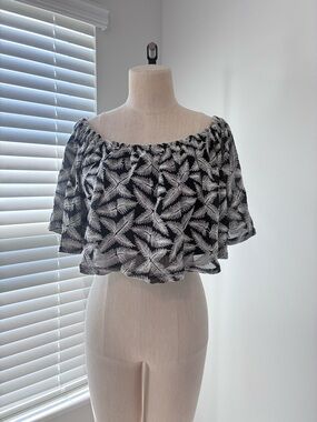 Urban Outfitters Kimchi Blue Tropical Floral Off-The-Shoulder Crop Top